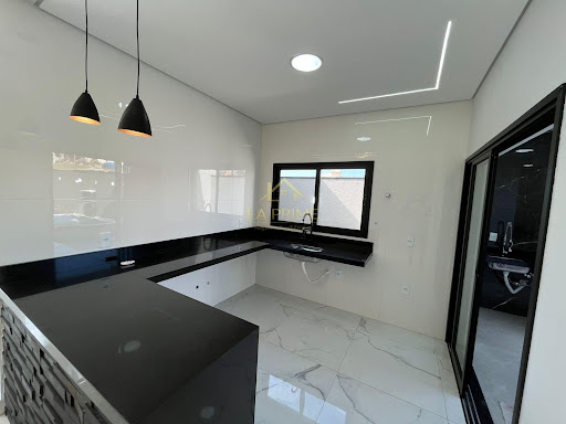 Casa em Condomínio no Jardim Novo Horizonte em Sorocaba, 137 m²,  03 dormitórios, 01 suíte , 04 vagas de garagem.