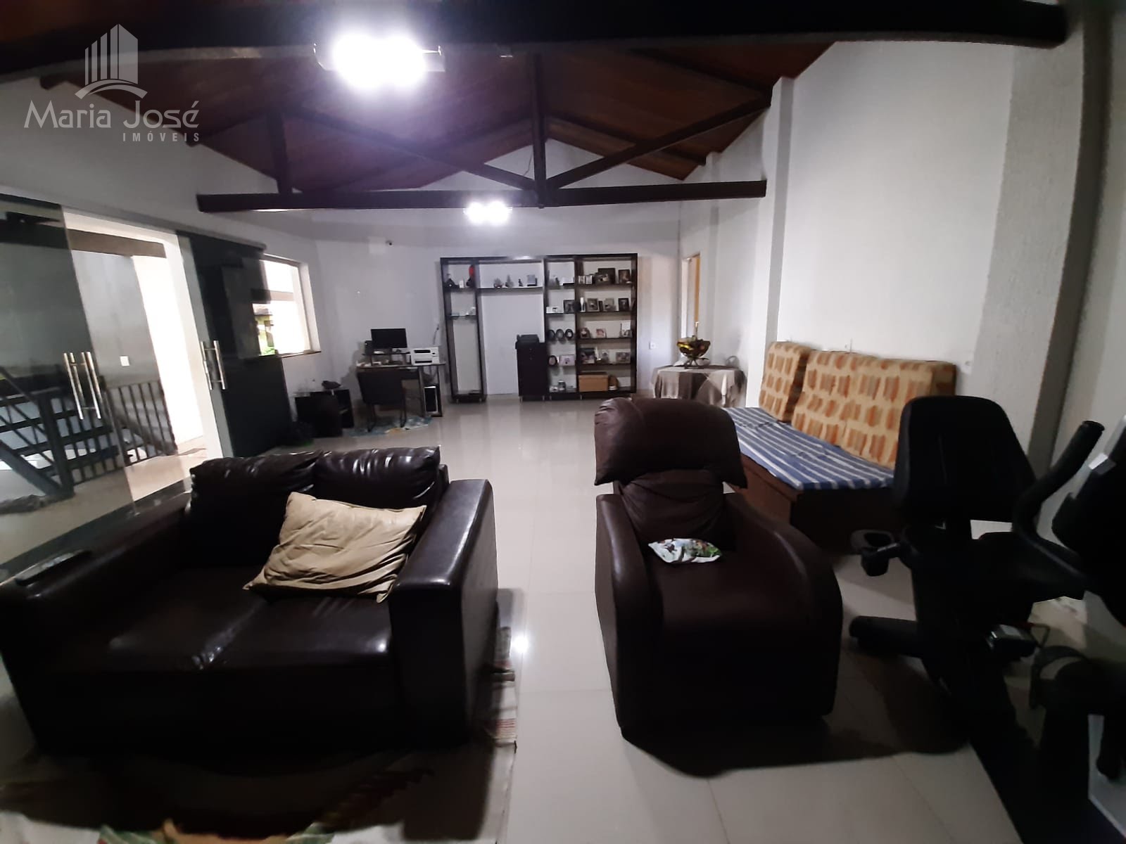 Casa à venda com 5 quartos, 3 suítes, 4 vagas e 1000m² no Titamar, Sete Lagoas (MG) — foto 9 de 21