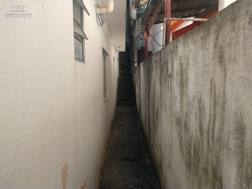 Entrada lateral, outra vista