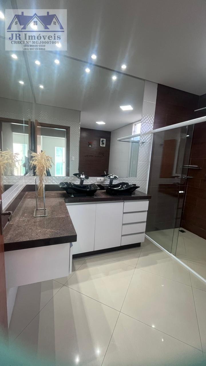 Casa à venda com 4 quartos, 2 banheiros, 1 vaga e 294m² no Centro, Piranguinho (MG) — foto 14 de 21