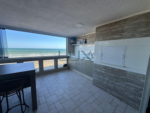 Imóvel de Verão frente mar na Meia Praia  -  Itapema