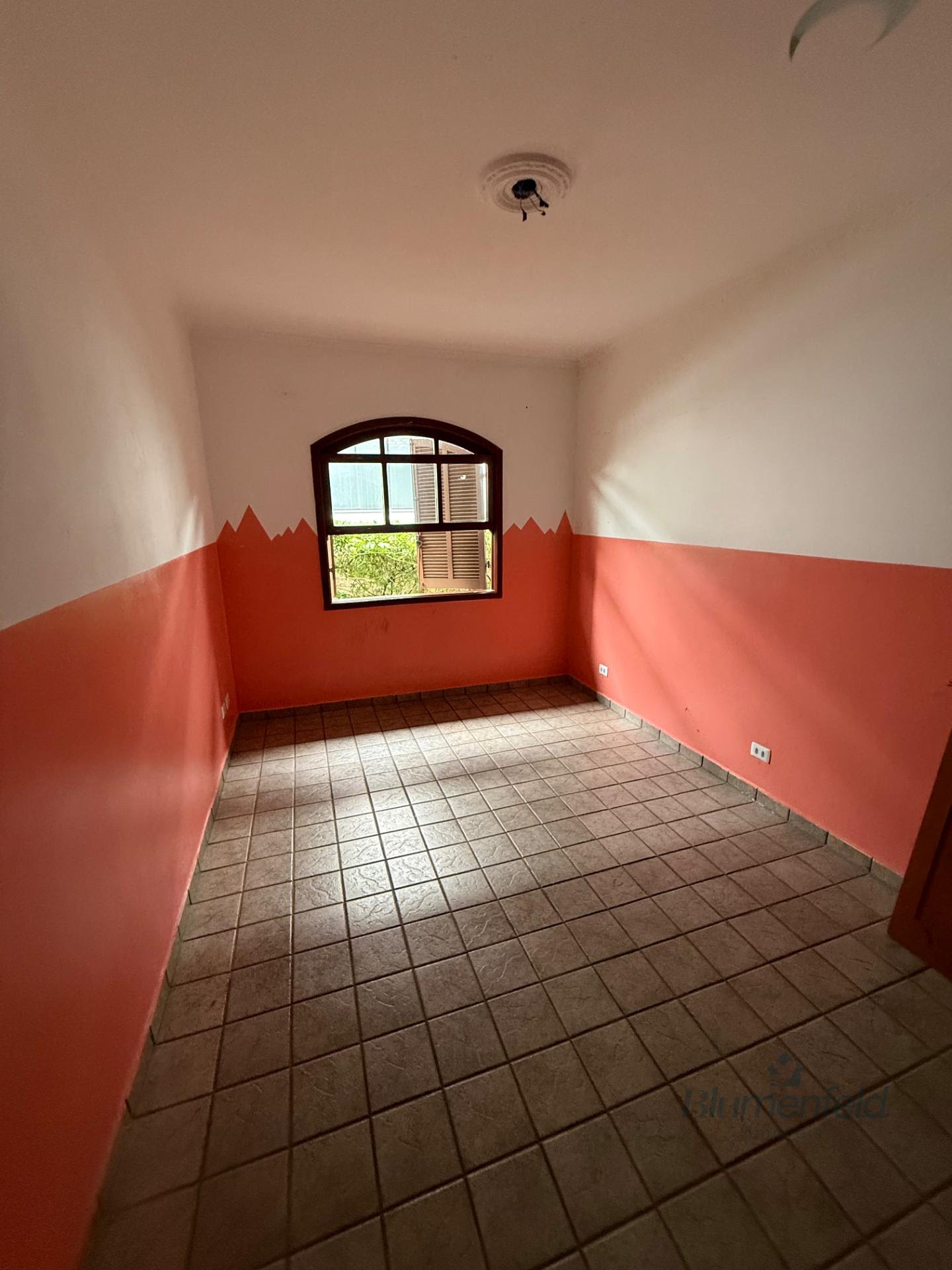 Casa à venda com 3 quartos, 1 suíte, 5 vagas e 300m² no Condomínio Arujazinho IV, Arujá (SP) — foto 10 de 14
