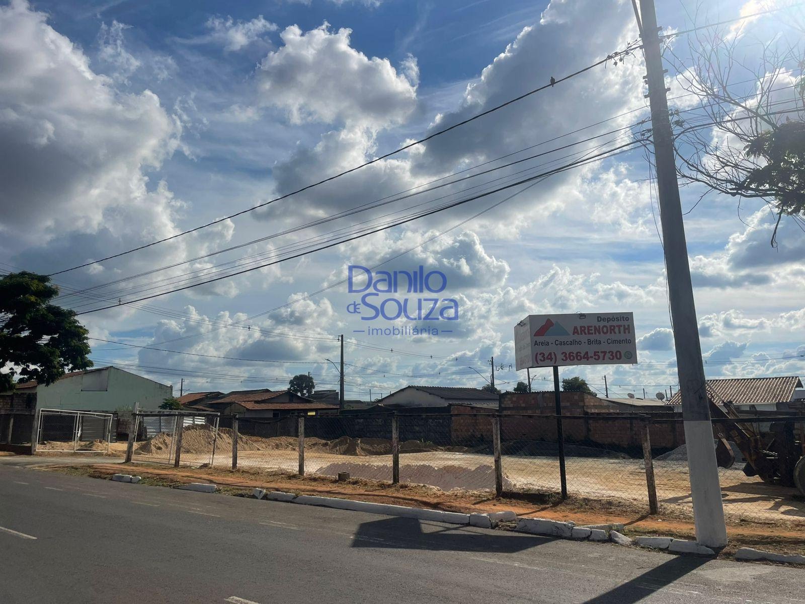 Terreno à venda com 300m² de terreno no Ana Antônia, Araxá — foto principal