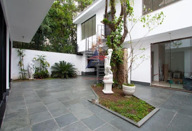 Casa com 3 suítes 3 vagas a venda na Granja Julieta 