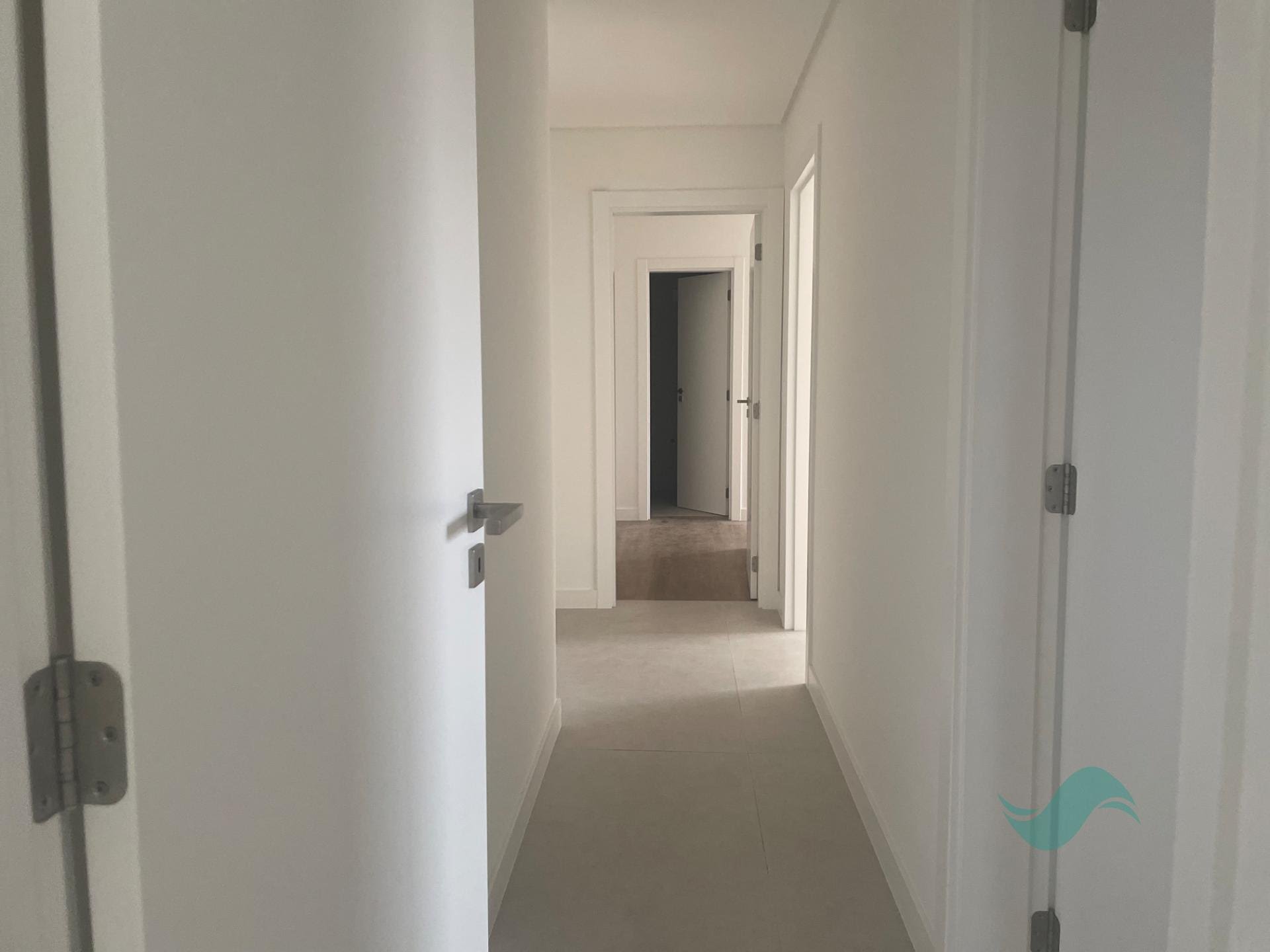 Apartamento à venda com 3 quartos, 3 suítes, 2 vagas e 120m² no Jurerê, Florianópolis (SC) — foto 7 de 12
