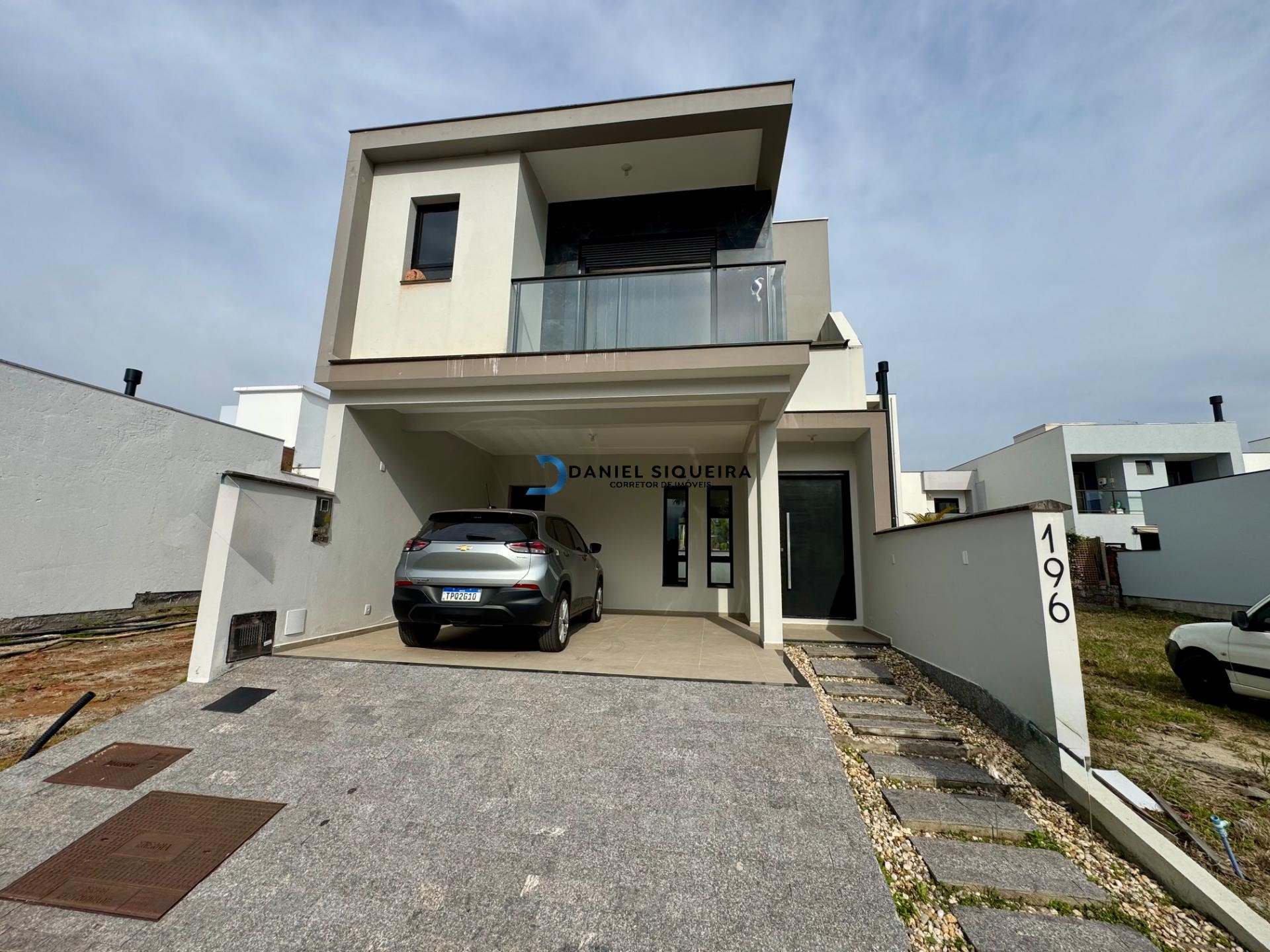Casa à venda com 3 quartos, 4 banheiros, 2 vagas e 189m² no Bairro Deltaville, Biguaçu — foto principal