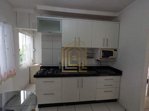 Descubra o conforto e a praticidade deste apartamento à venda no bairro Santa Cruz, em Cascavel! Com 55m² de área útil, o imóvel oferece 2 dormitórios bem distribuídos, banheiro moderno e ambientes
