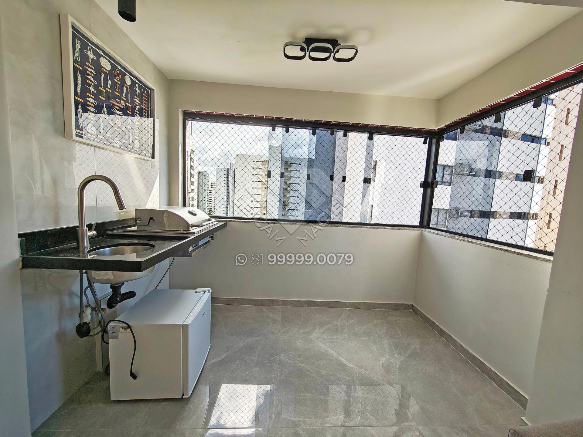 Apartamento reformado à venda na Jaqueira, 125m², andar alto, varanda gourmet integrada, 3 quartos (2 suítes) e 3 vagas. Agende sua visita com Leicam Maciel!