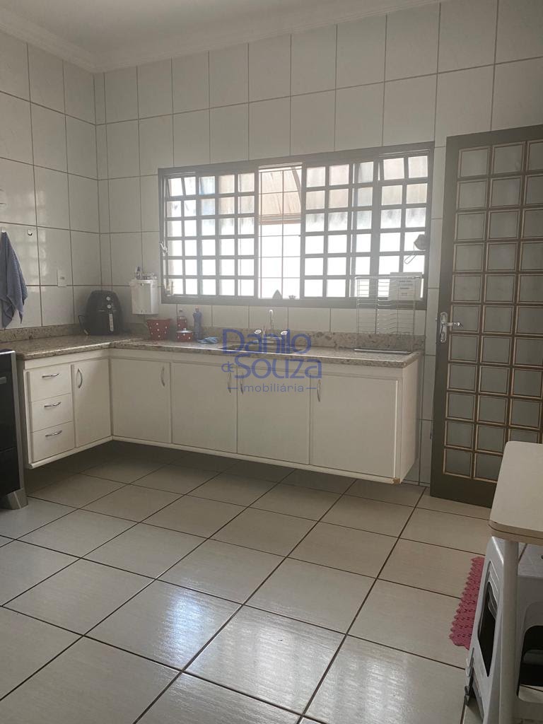 Casa à venda com 5 quartos, 2 suítes, 2 vagas e 360m² no Veredas da Cidade, Araxá (MG) — foto 4 de 16