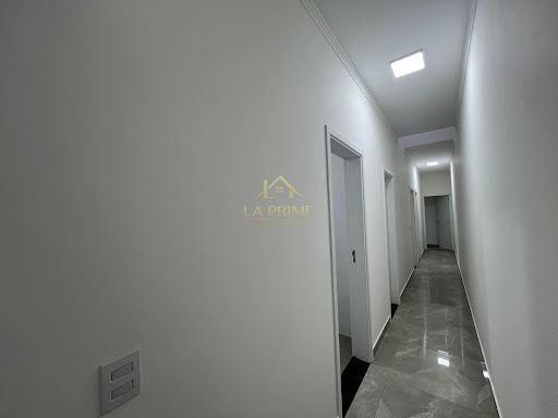  Casa à venda no Condomínio Villagio Wanel – Sorocaba/SP 135m² de área construída, 03 dormitórios, 01 com closet e 02 vagas de garagem.
