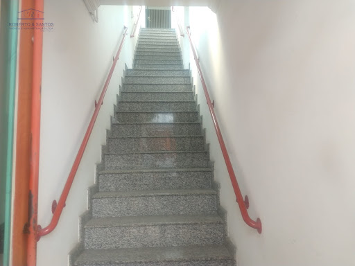 Escadas de acesso