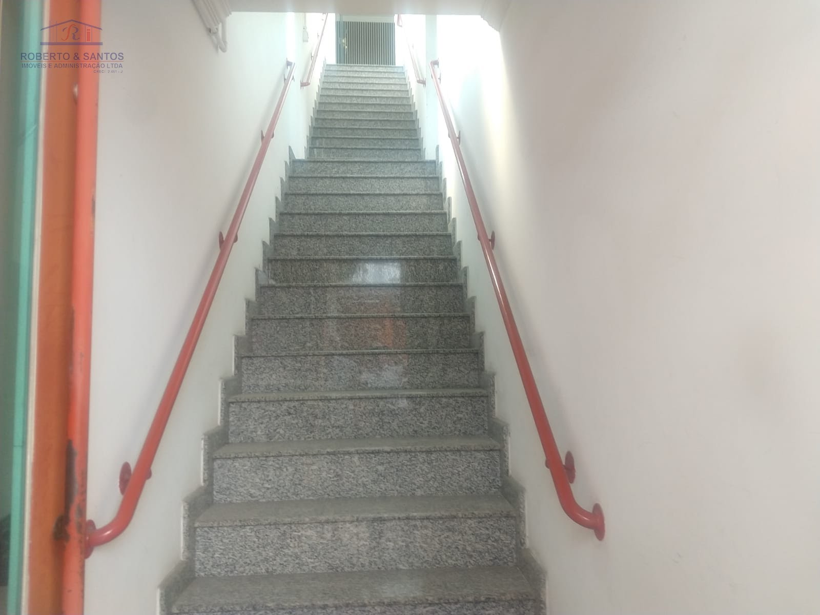 Escadas de acesso