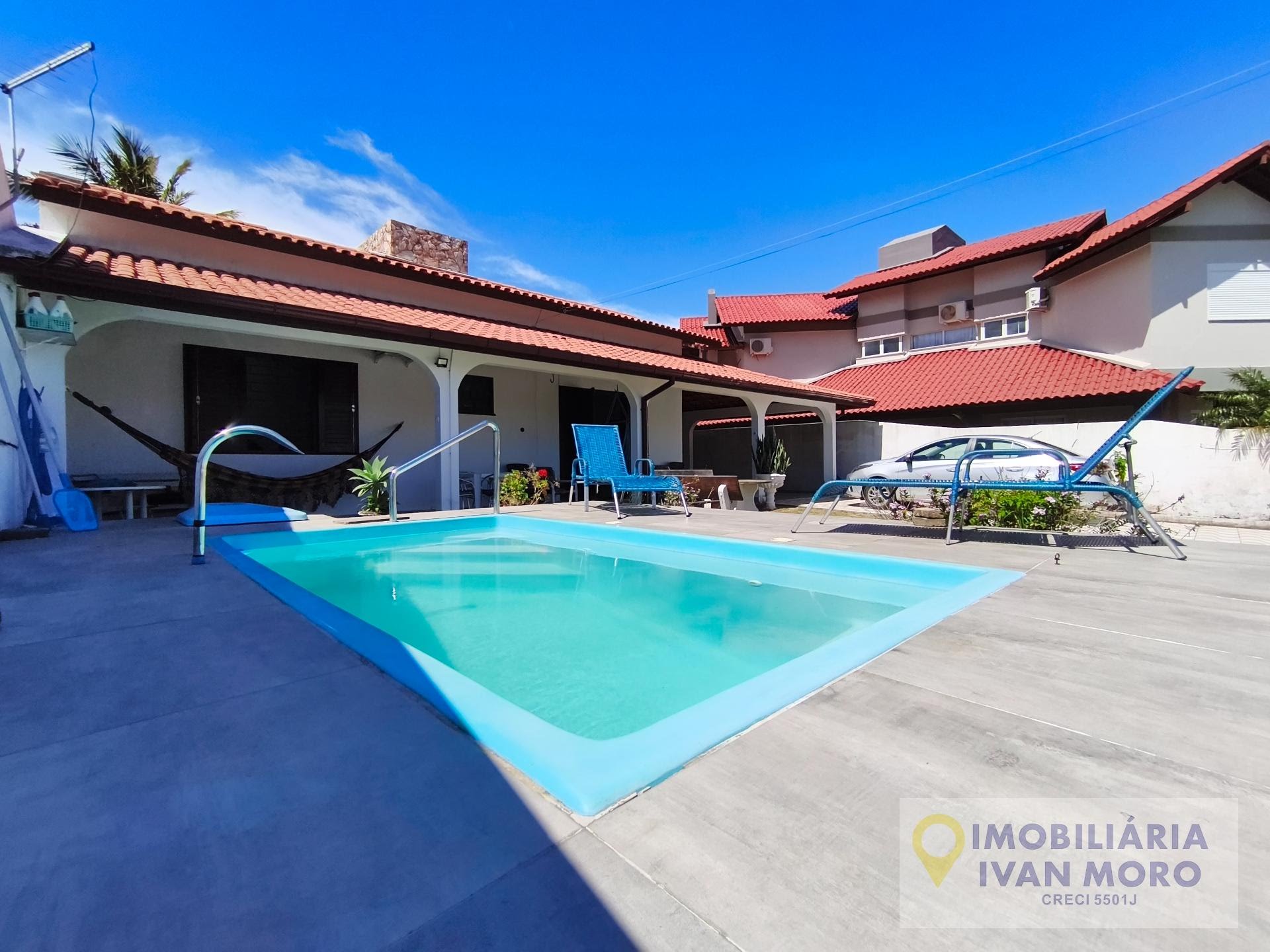 Casa para alugar com 3 quartos, 3 banheiros e 3 vagas no Daniela, Florianópolis — foto principal