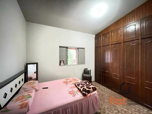 Casa á venda, dois imóveis já alugados no bairro São Francisco.