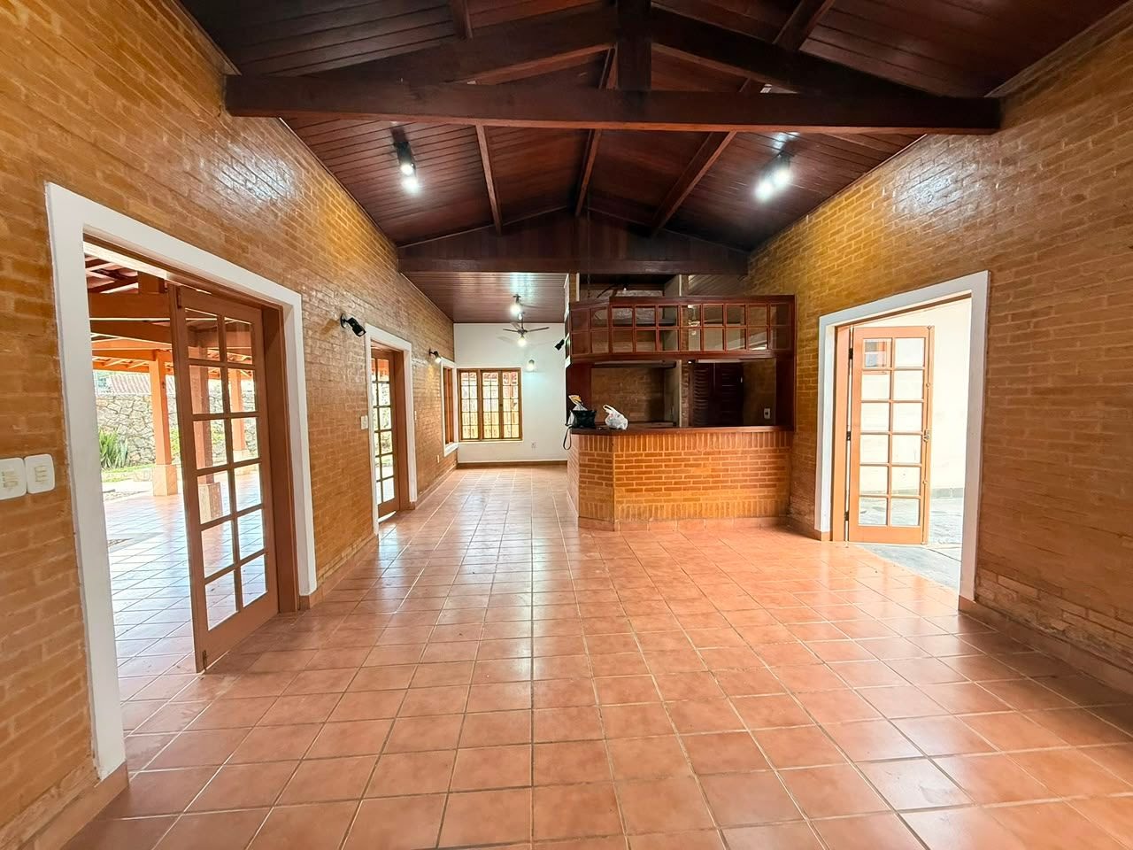 Casa à venda com 3 quartos, 3 banheiros, 4 vagas e 900m² no Jardim Carolina, Ubatuba (SP) — foto 7 de 17