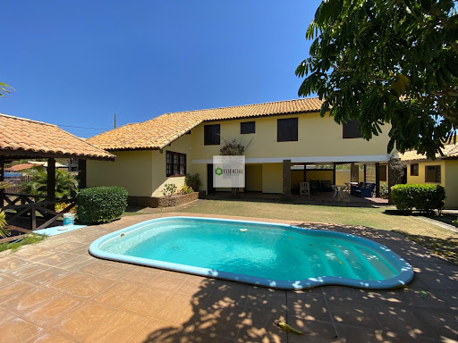 Área externa com piscina 