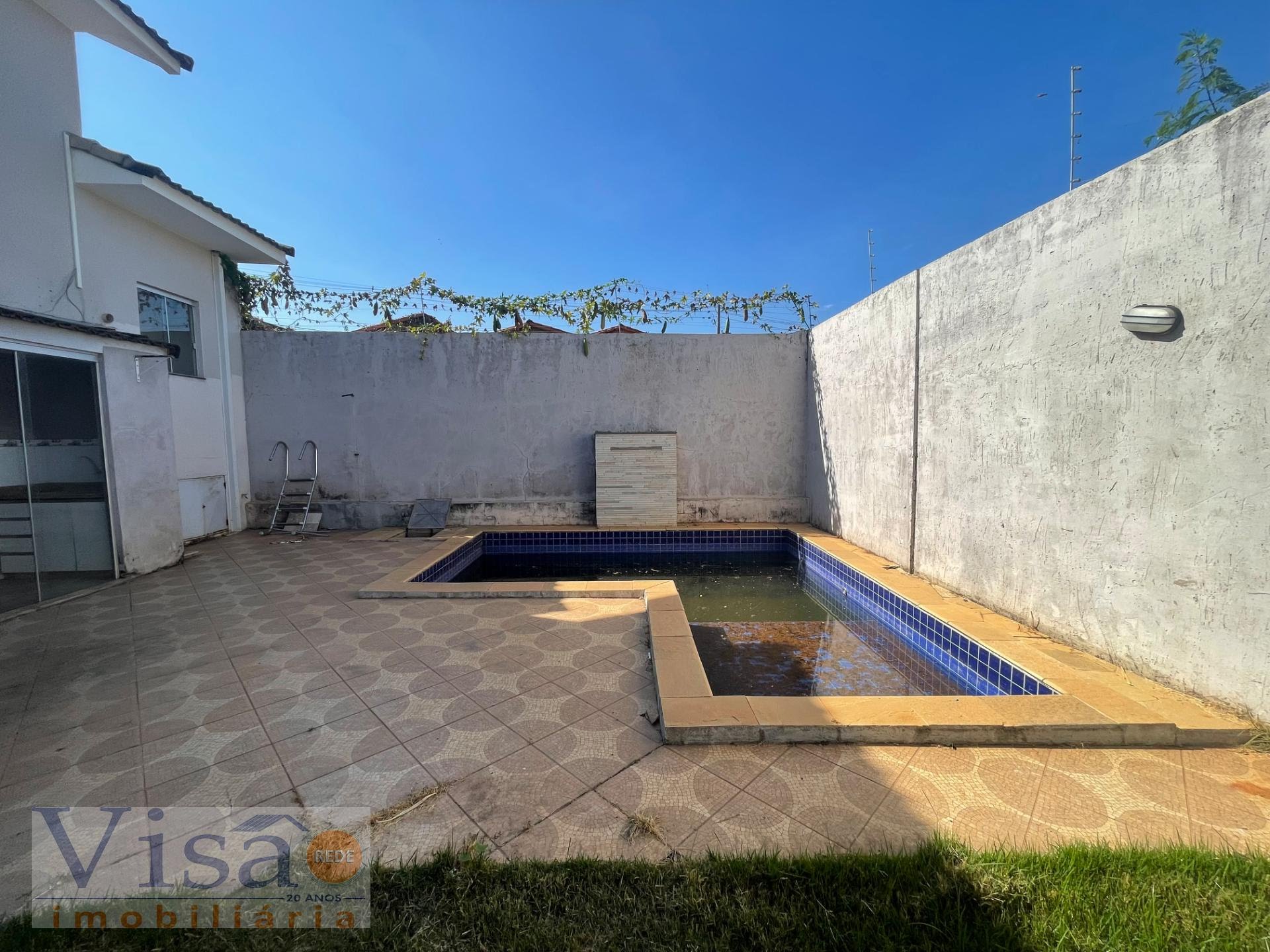 Casa à venda com 3 quartos, 2 banheiros, 3 vagas e 200m² no Vila Mariana, Paracatu — foto principal