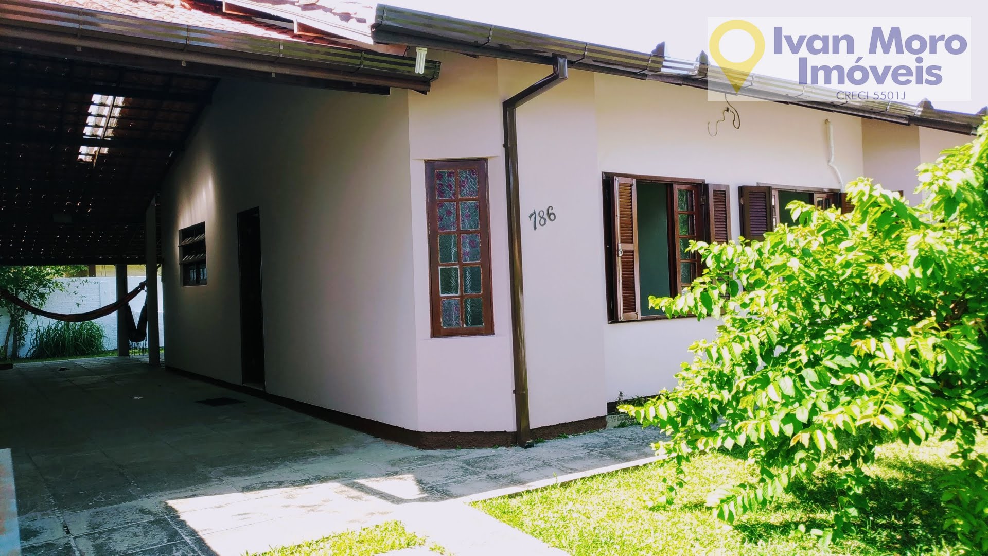 Casa para alugar com 4 quartos, 2 banheiros, 3 vagas e 120m² no Daniela, Florianópolis — foto principal