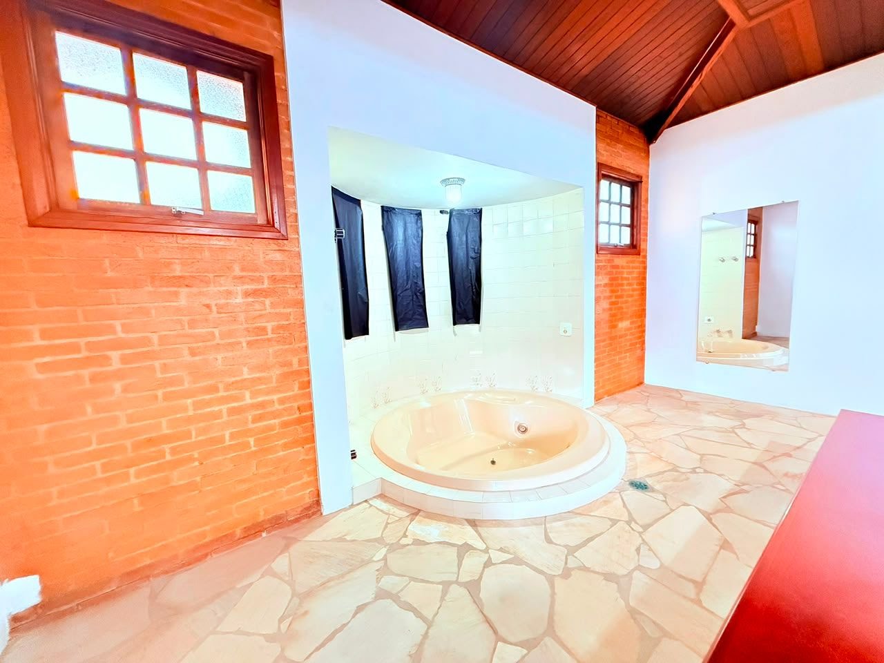 Casa à venda com 3 quartos, 3 banheiros, 4 vagas e 900m² no Jardim Carolina, Ubatuba (SP) — foto 9 de 17