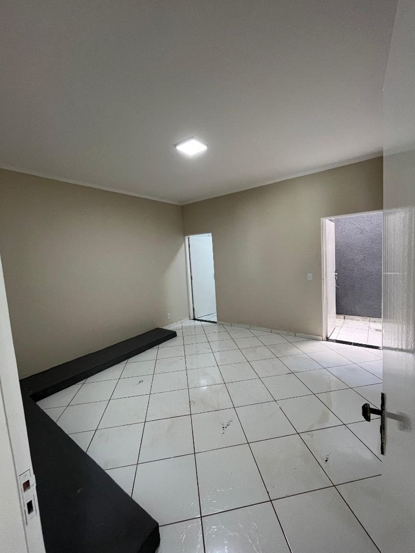 Casa à venda com 3 quartos, 2 suítes, 4 vagas e 178m² no Parque Residencial Cândido Portinari, Ribeirão Preto (SP) — foto 9 de 11
