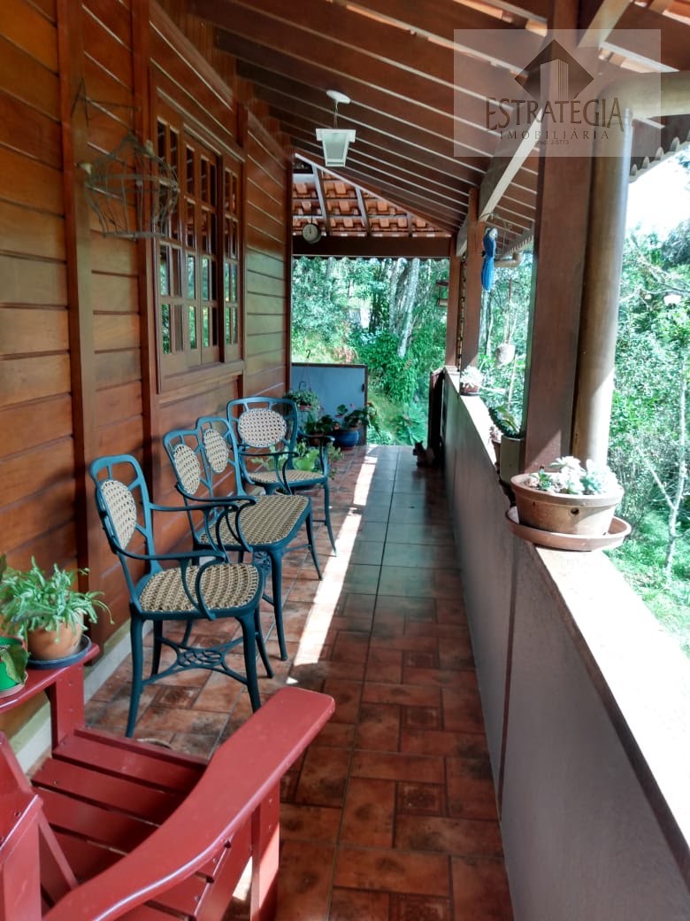 Casa à venda com 3 suítes, 4 vagas e 134m² no Samambaia, Petrópolis (RJ) — foto 12 de 21