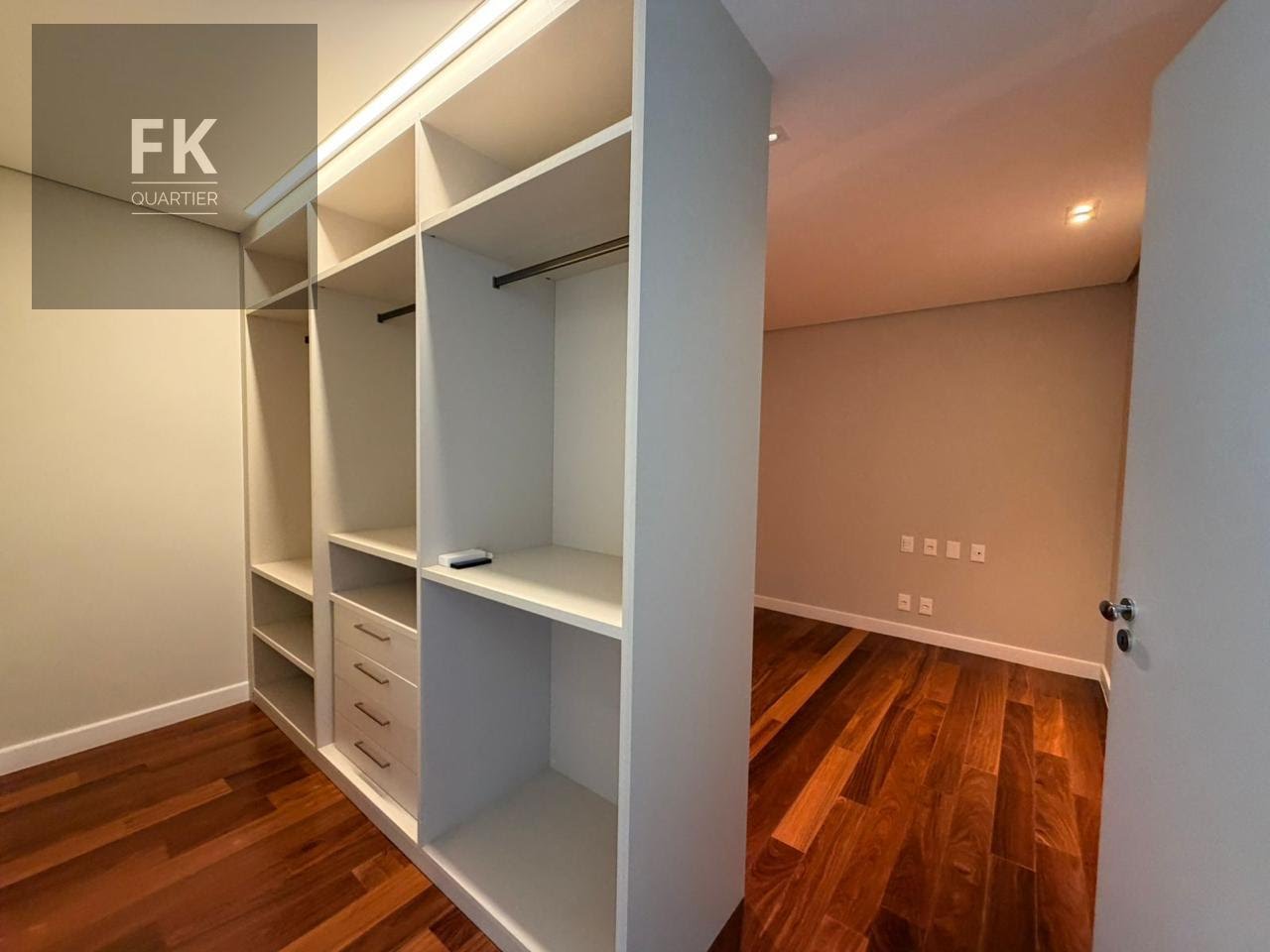 Casa à venda com 5 quartos, 5 suítes, 8 vagas e 800m² no Alphaville Residencial Um, Barueri (SP) — foto 27 de 30