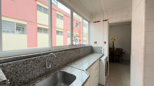 Área de serviço separada e mobiliada de apartamento em Santa Cruz do Sul