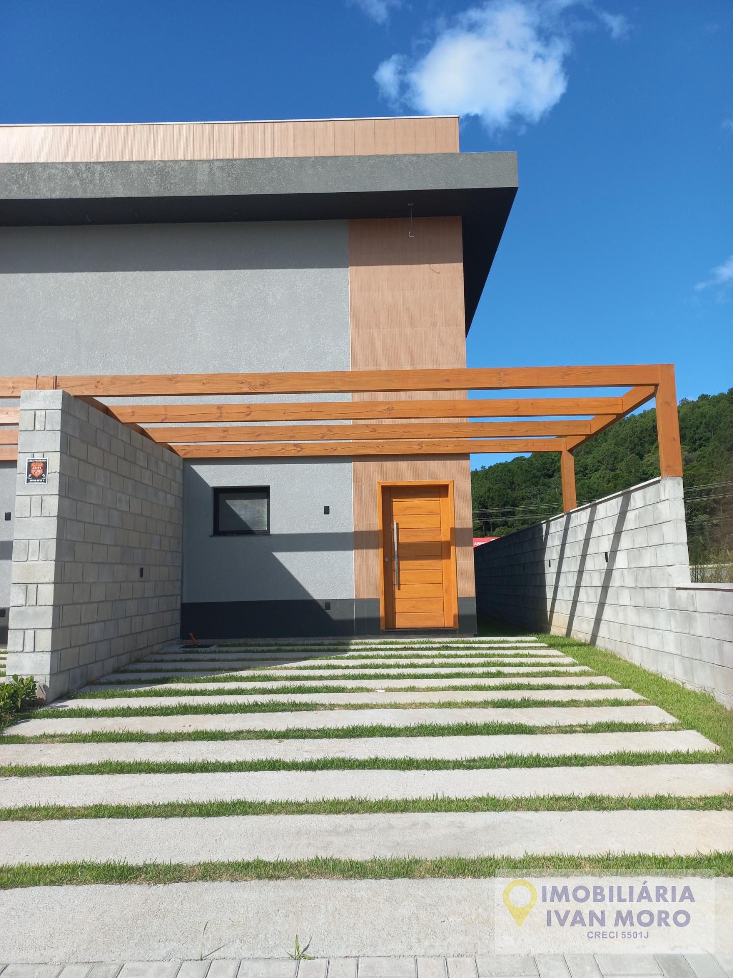 Casa à venda com 3 quartos, 4 banheiros, 2 vagas e 154m² no Canasvieiras, Florianópolis — foto principal
