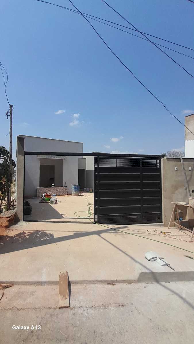 Casa à venda com 3 quartos, 2 banheiros, 2 vagas e 90m² no Novo Centro, Santa Luzia — foto principal