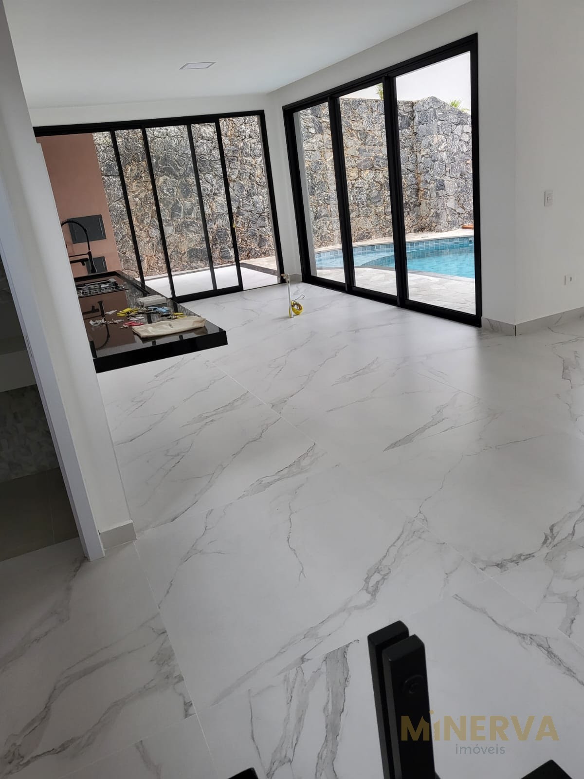 Casa à venda com 3 quartos, 3 suítes, 4 vagas e 355m² no Jardim Via Dutra, Arujá (SP) — foto 6 de 23