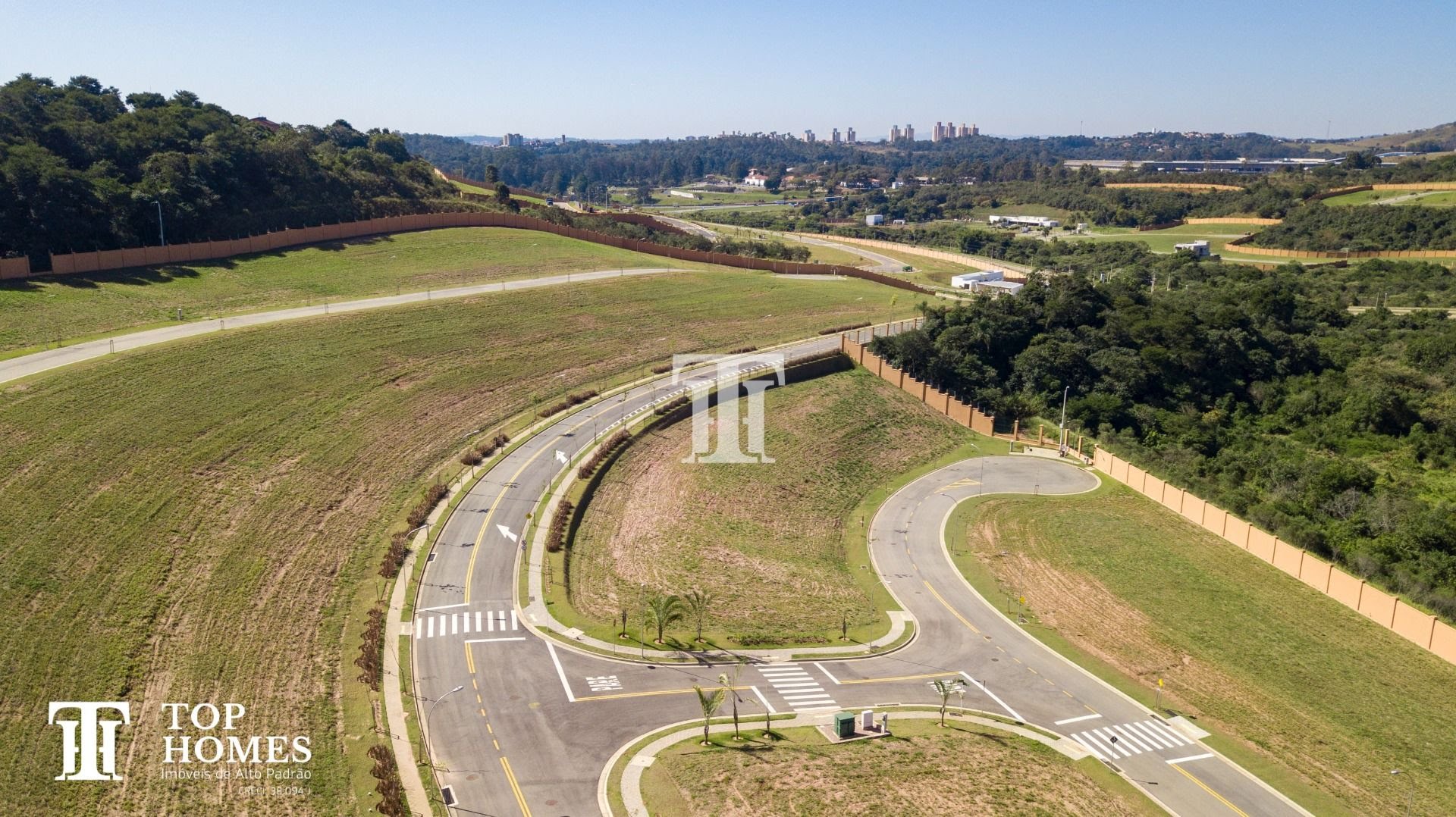 Terreno de esquina à venda no condomínio Alphavill