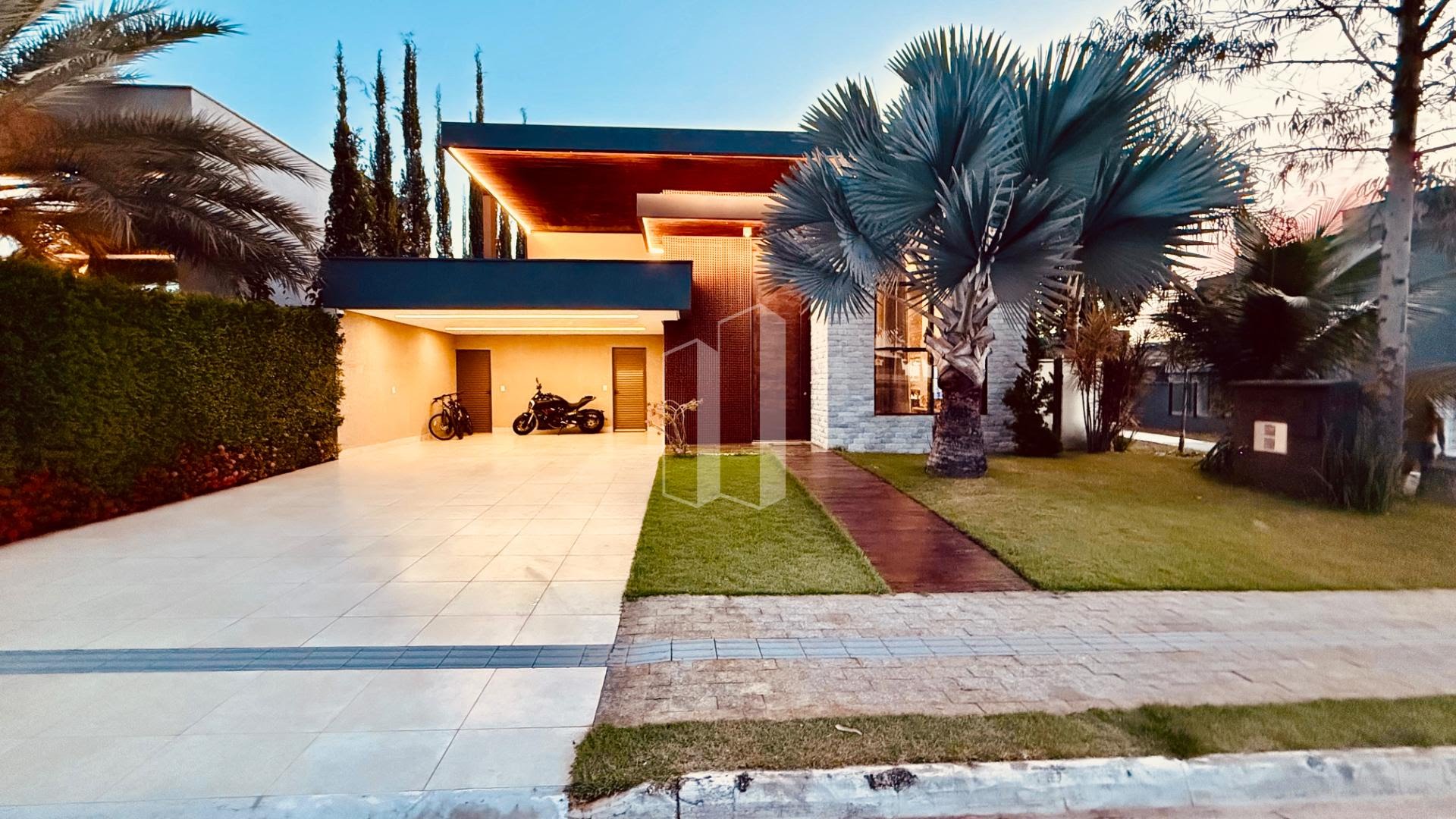 Casa à venda com 3 quartos, 4 banheiros, 3 vagas e 240m² no Residencial Goiânia Golfe Clube, Goiânia — foto principal