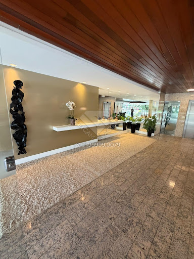 Compre Apartamento a bvenda no Edf. Quinta das Acácias com 152m², 3 quartos (2 suítes), móveis Dell Anno e 3 vagas cobertas. Agende visita com Leicam Maciel Imóveis.