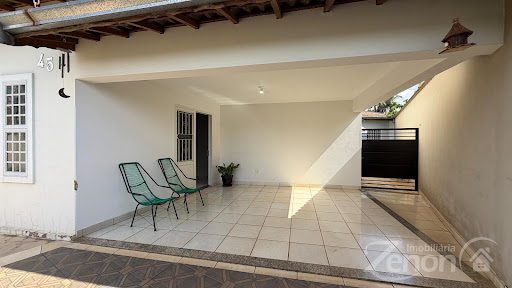 Casa à Venda no Centro de Flórida Paulista, 3 Quartos sendo uma Suíte 