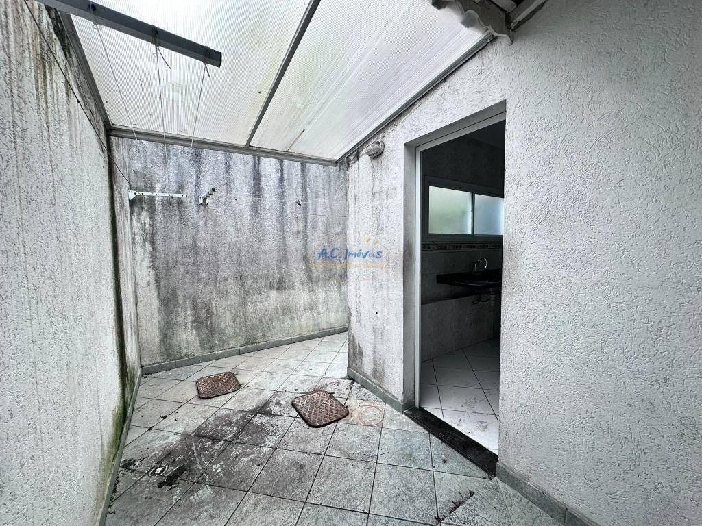 Casa à venda com 3 quartos, 1 suíte, 2 vagas e 132m² no Canto do Forte, Praia Grande (SP) — foto 9 de 27