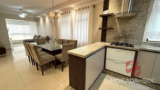 Apartamento quadra mar em Meia Praia  -  Itapema