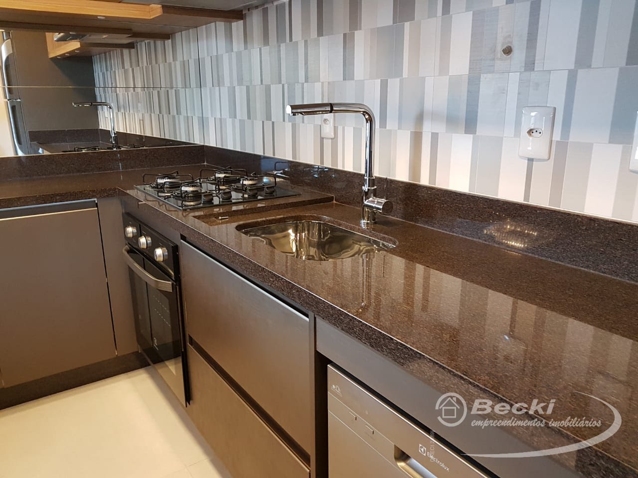 Apartamento à venda com 3 quartos, 1 suíte, 2 vagas e 104m² no Anita Garibaldi, Joinville (SC) — foto 27 de 30