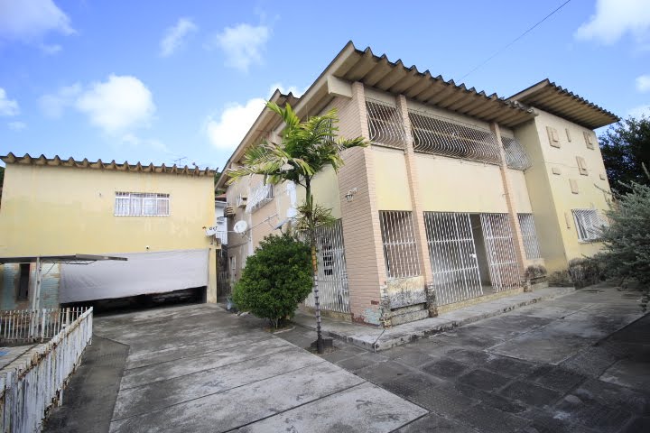 casa espaçosa com 8 vagas garagem