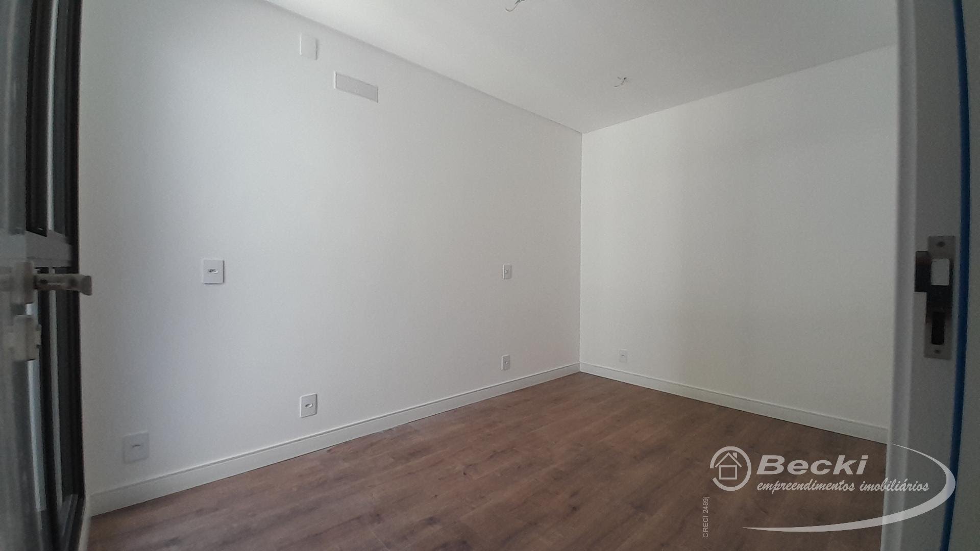 Casa à venda com 4 quartos, 1 suíte, 4 vagas e 131m² no Glória, Joinville (SC) — foto 18 de 22