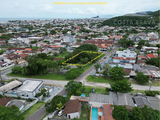 Terreno de Esquina: Amplo Potencial Construtivo, Matinhos