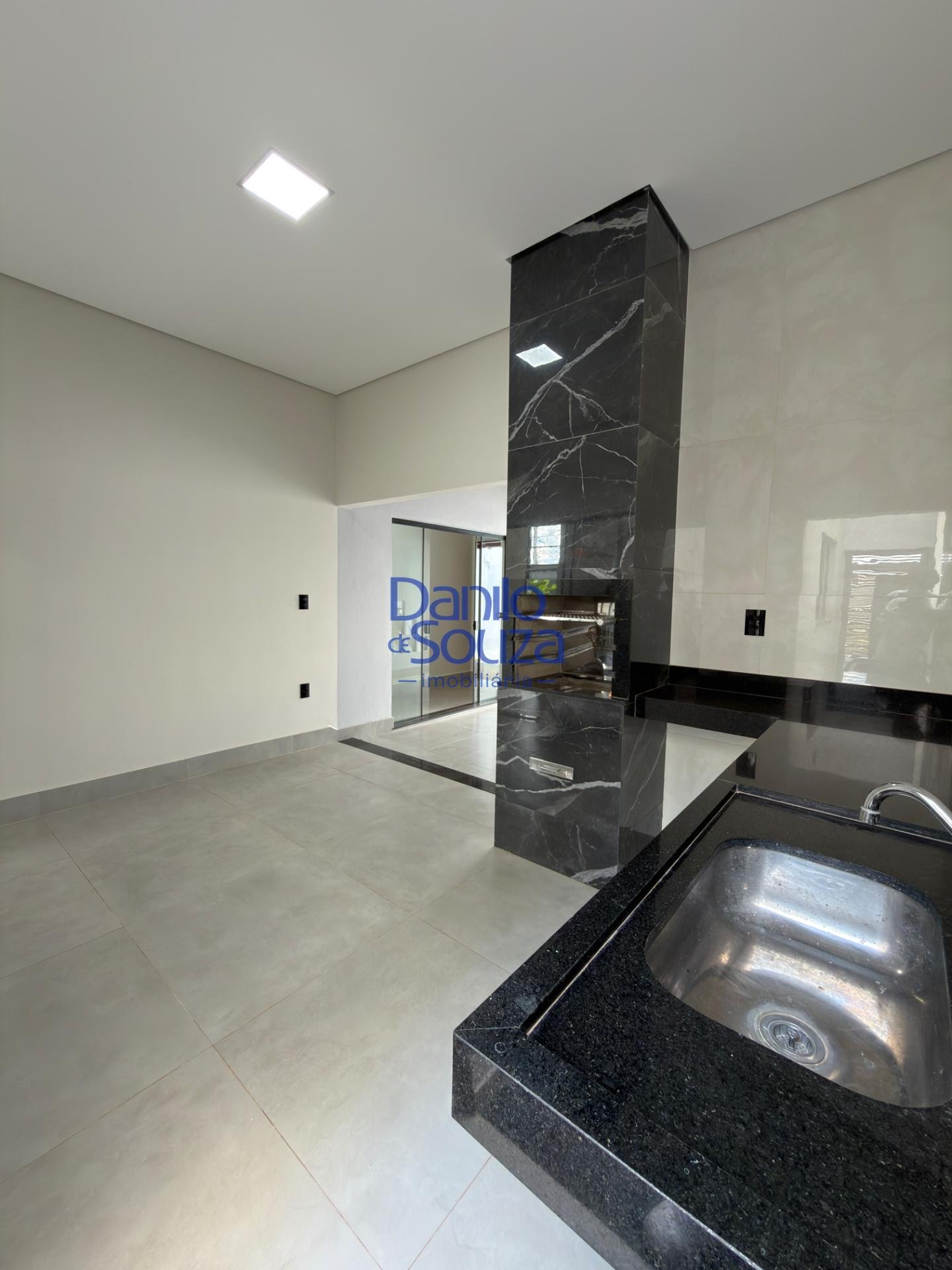 Casa à venda com 3 quartos, 1 suíte, 2 vagas e 175m² no Jardim Europa V, Araxá (MG) — foto 7 de 15