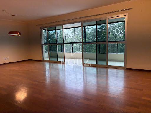 Amplo Living com sacada
