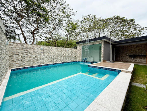 Piscina da casa à venda no condomínio Riviera Del Sol