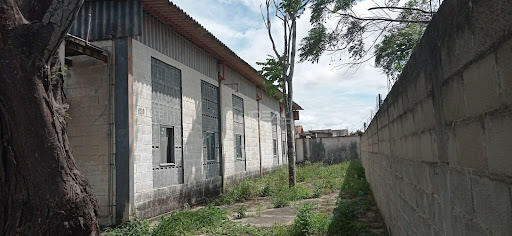 Excelente área industrial com toda infraestrutura para aluguel ou venda com 2000m2 em Donana, próxima à rodovia Campos/Farol cod 15797