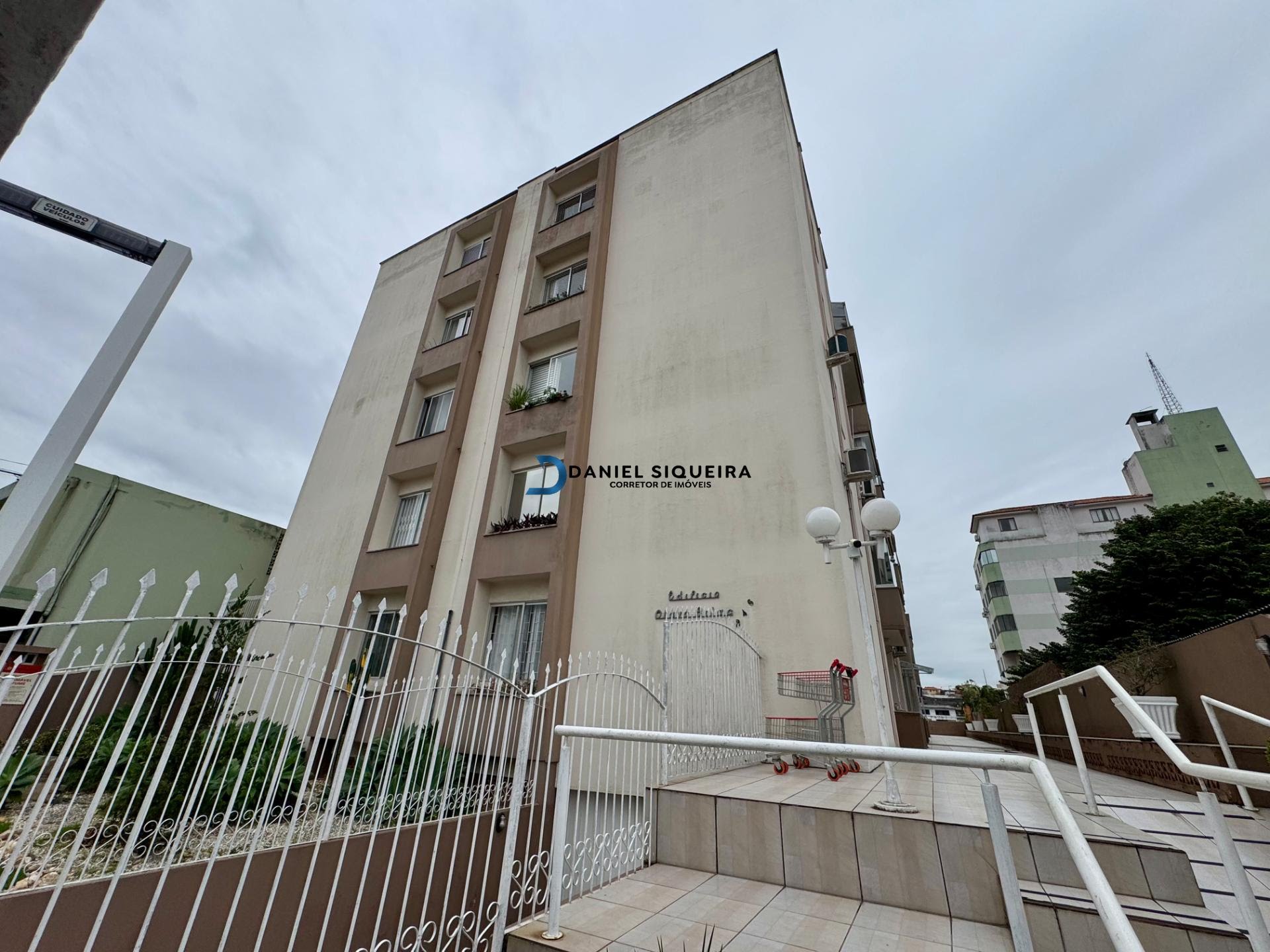 Apartamento em Canto  -  Florianópolis