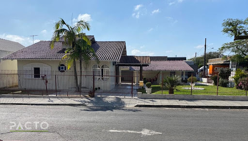 Casa em Cidade Alta -  Araranguá  COM ÓTIMO TERRENO MEDINDO 23,50 X 25,00 