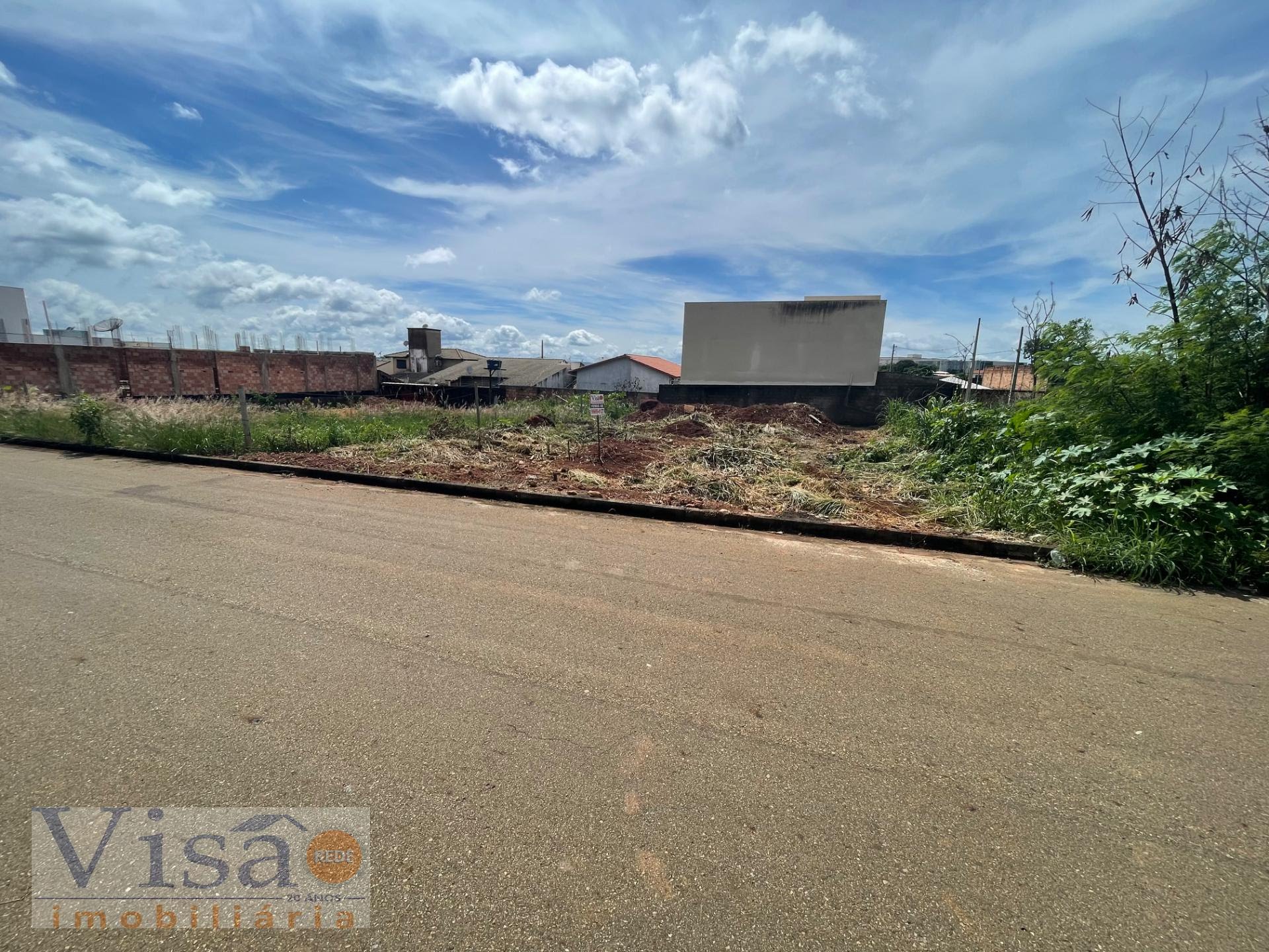 Terreno à venda com 300m² de terreno no Bairro Bandeirantes, Paracatu — foto principal