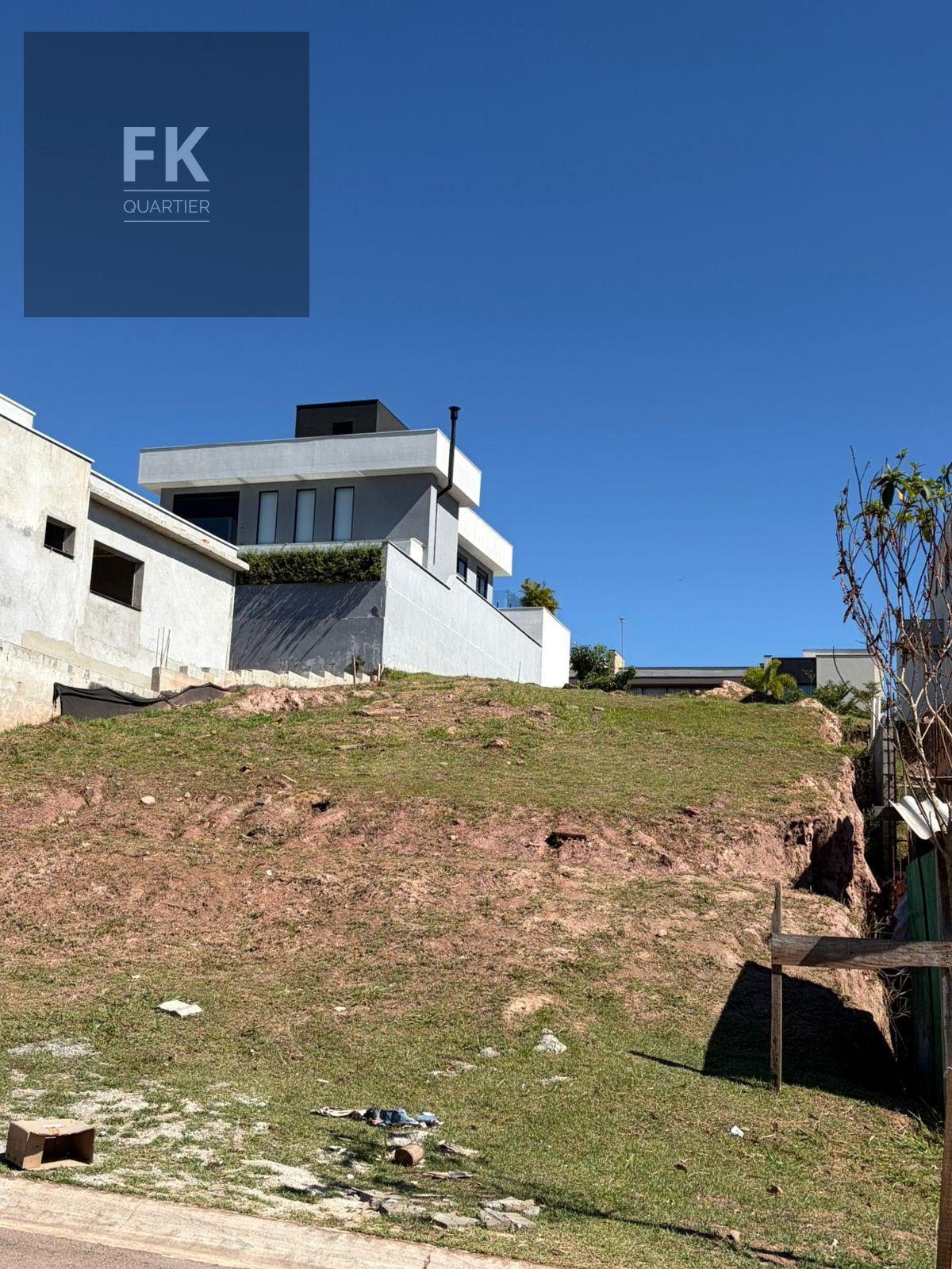 Terreno à venda com 420m² de terreno no Colinas da Anhangüera, Santana de Parnaíba — foto principal