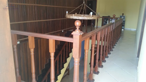 Hall da Escada com lambris em madeira