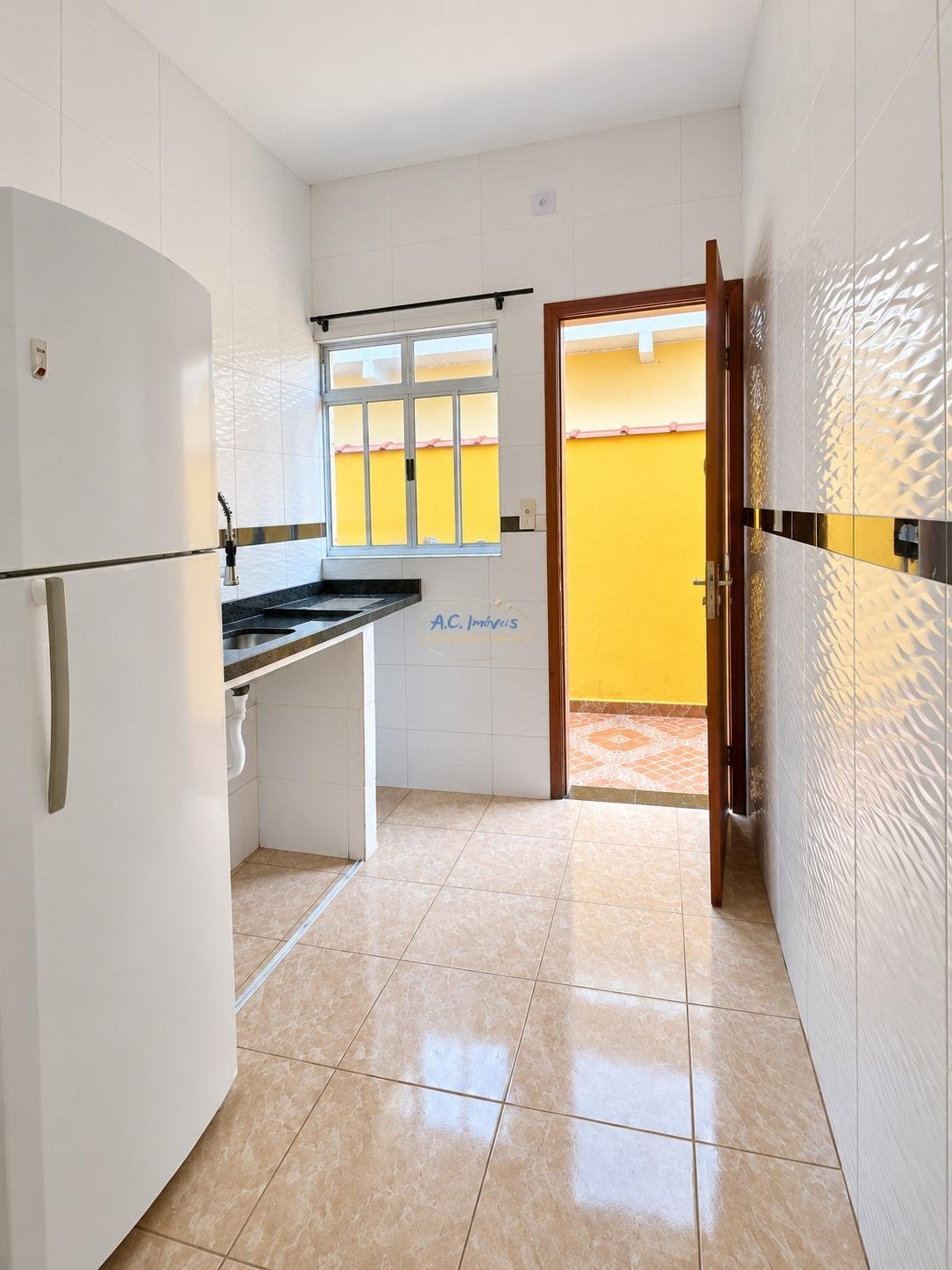 Casa à venda com 1 quarto, 1 banheiro, 1 vaga e 34m² no Ribeirópolis, Praia Grande — foto principal